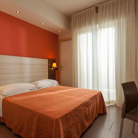 Hotel Aurora Mare Rimini Exterior photo